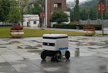 Speedybot送货机器人成为大学最繁忙的校园快递员